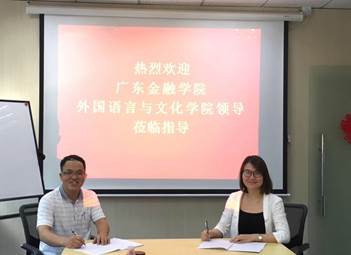 说明: D:\0永利集团3044am\实践教学及实习基地建设\2019广金永利集团3044am举行实习基地签约授牌仪式\黄院长签约.jpg